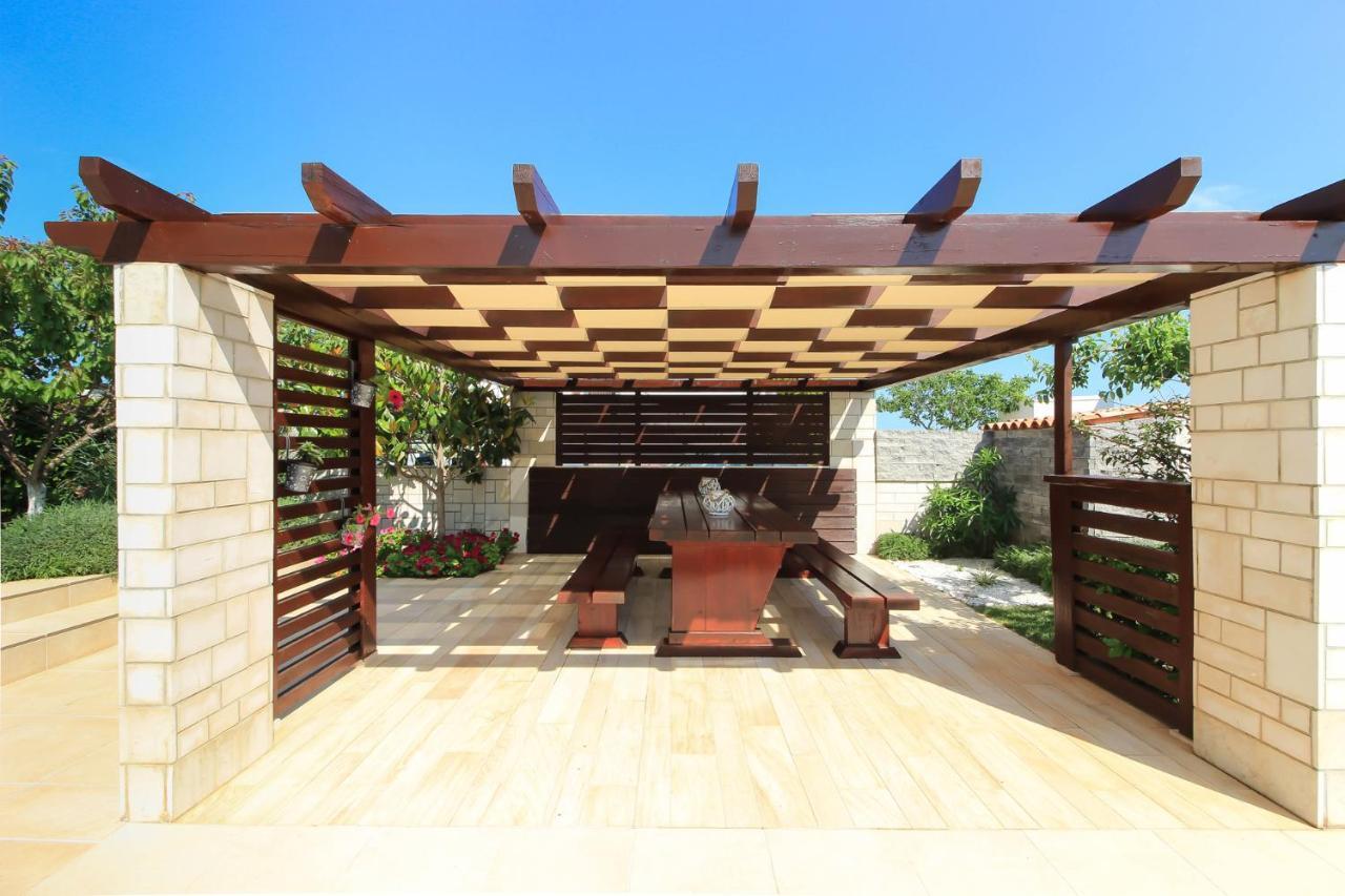Modern Villa Nerina With Private Pool Near Pula Exterior foto