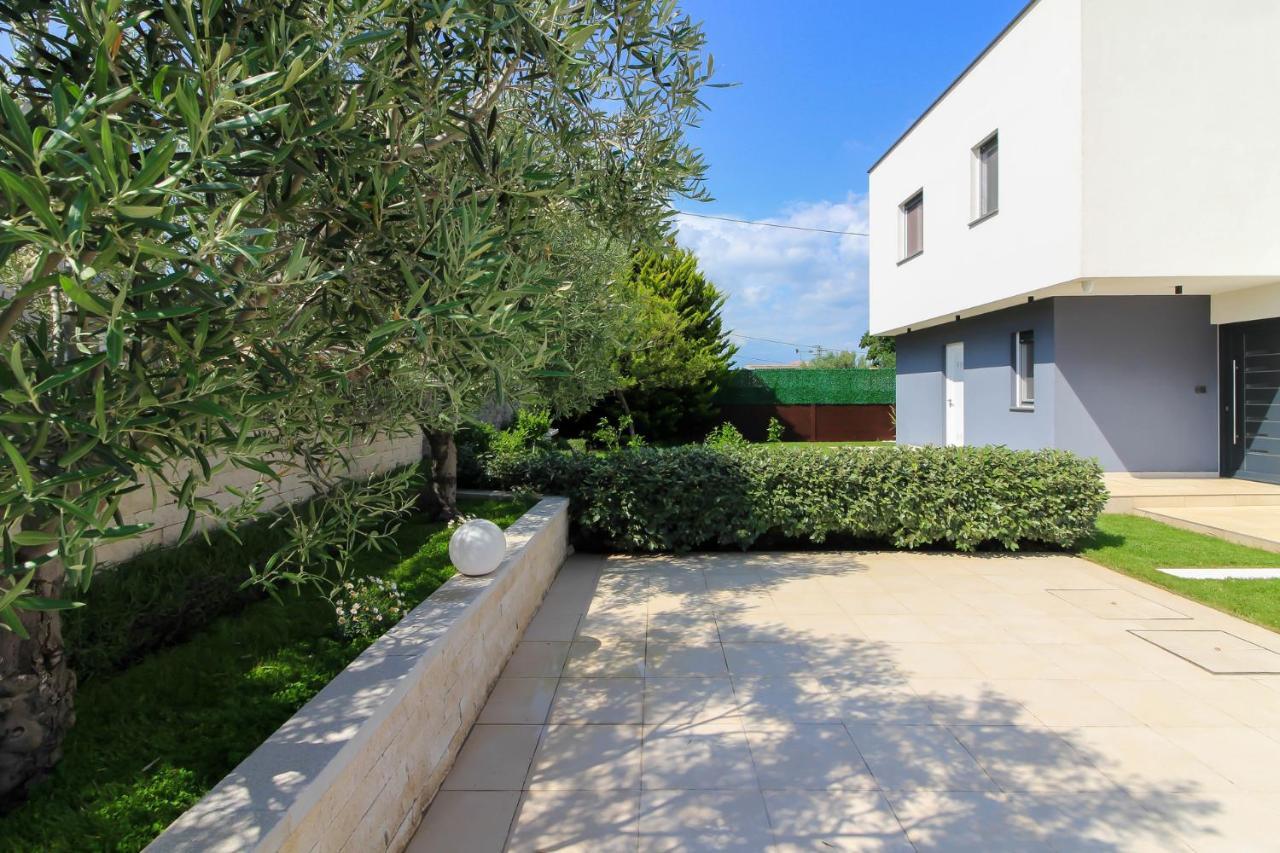 Modern Villa Nerina With Private Pool Near Pula Exterior foto