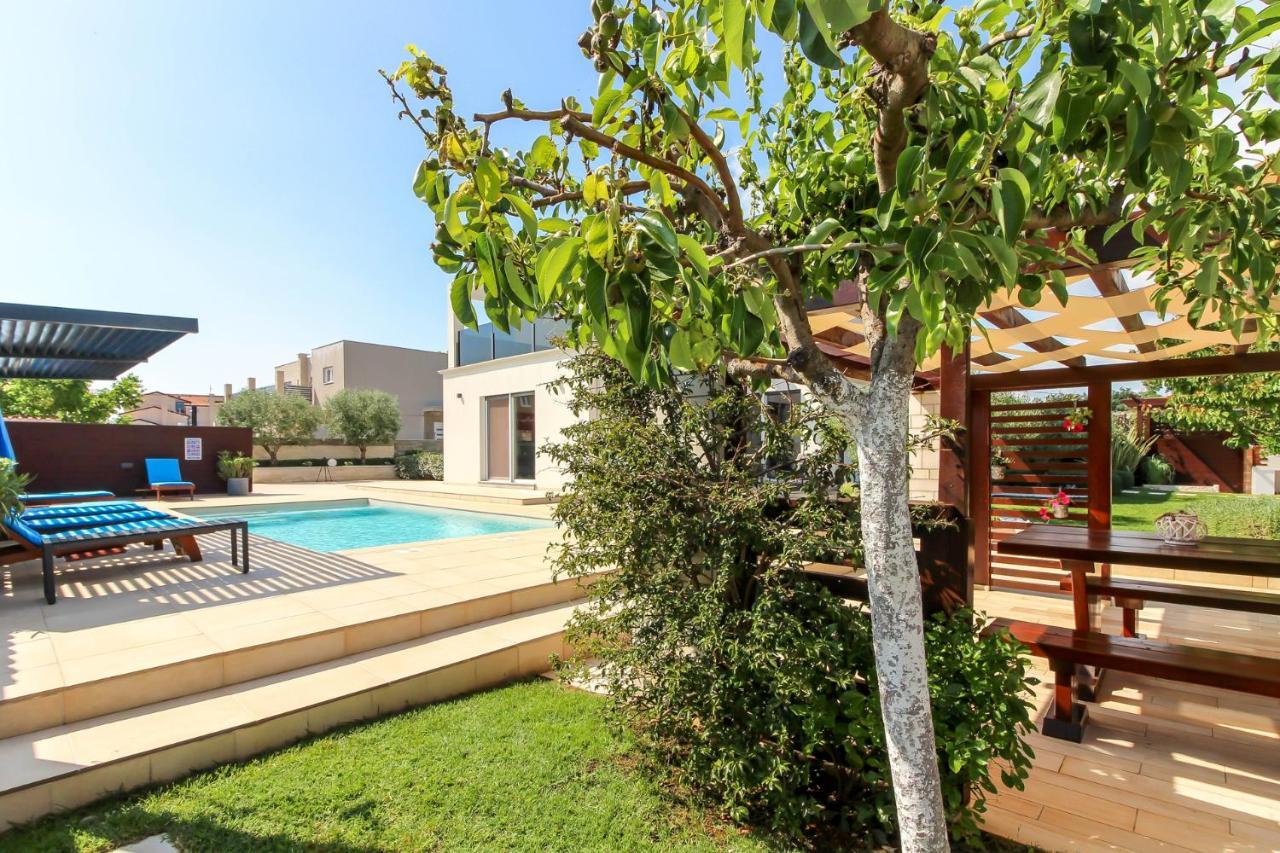 Modern Villa Nerina With Private Pool Near Pula Exterior foto
