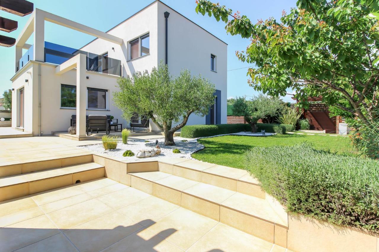 Modern Villa Nerina With Private Pool Near Pula Exterior foto