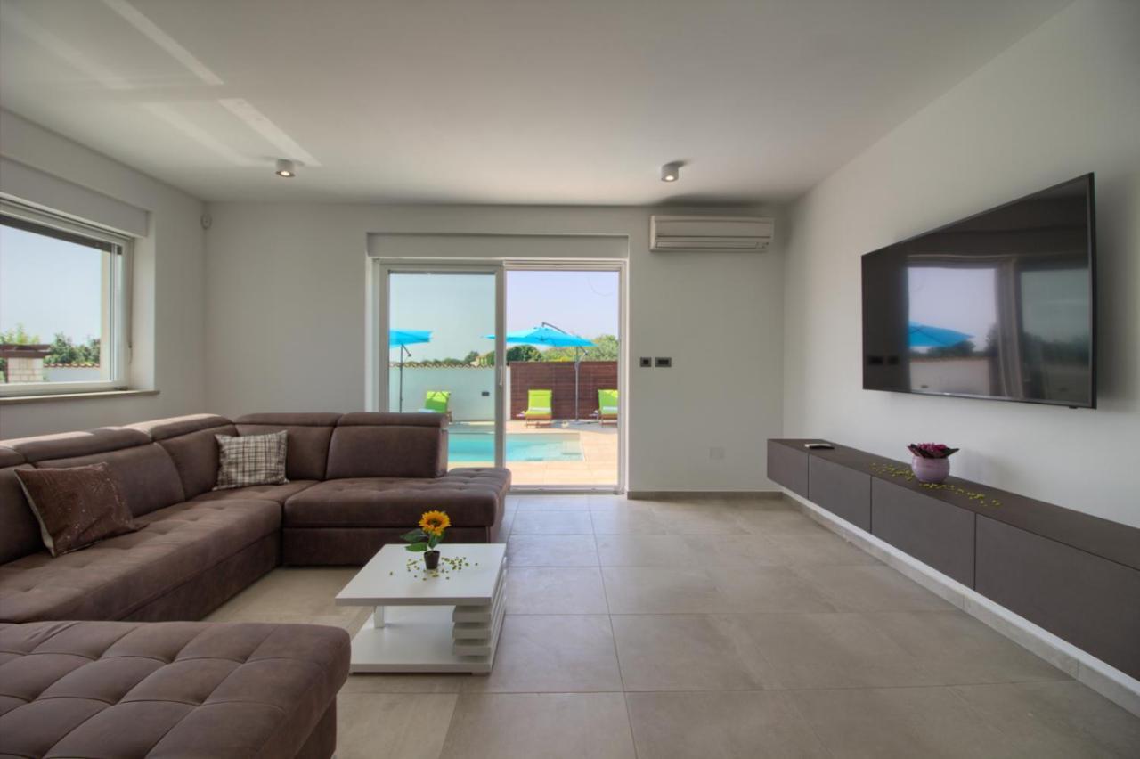 Modern Villa Nerina With Private Pool Near Pula Exterior foto
