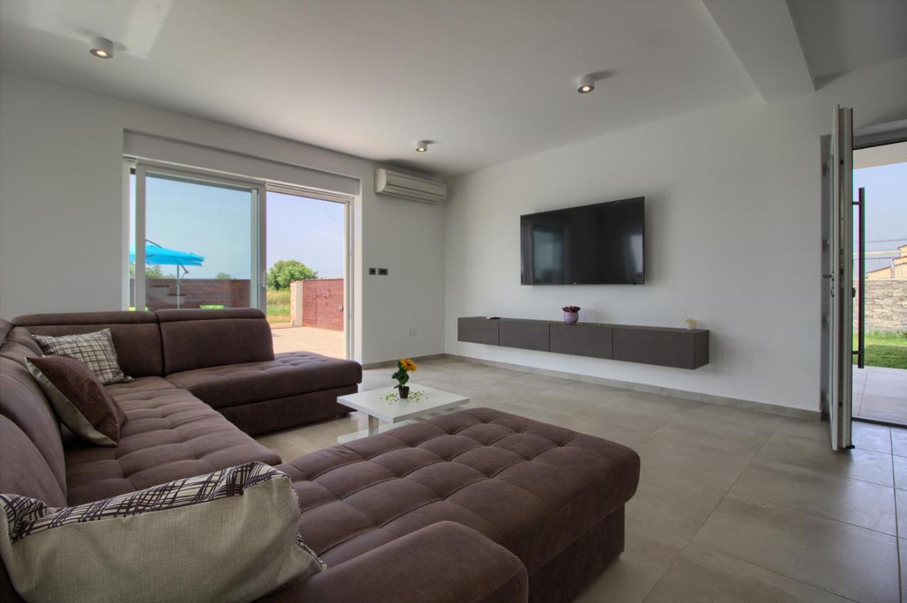 Modern Villa Nerina With Private Pool Near Pula Exterior foto
