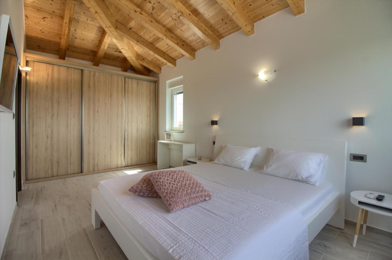 Modern Villa Nerina With Private Pool Near Pula Exterior foto